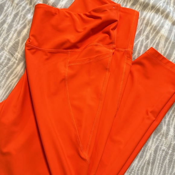 Old Navy Powersoft Leggings - Picture 2 of 5